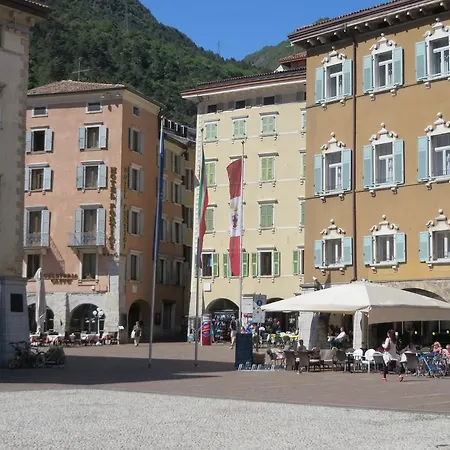 Al Lago Apartment